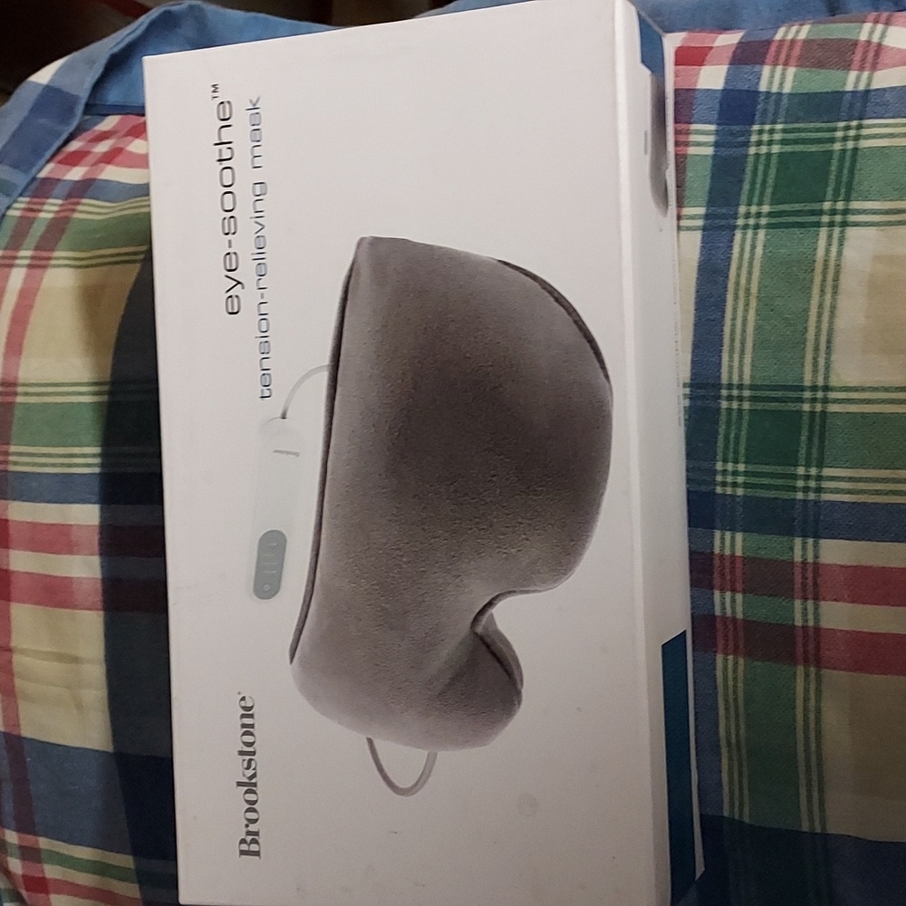 Brookstone Eye-soothe tension-relieving mask